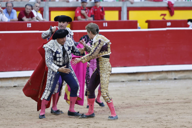 Fotos de la corrida de La Palmosilla, en la que se han cortado tres orejas y Borja Jiménez ha sufrido una cornada./