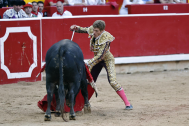 Fotos de la corrida de La Palmosilla, en la que se han cortado tres orejas y Borja Jiménez ha sufrido una cornada./