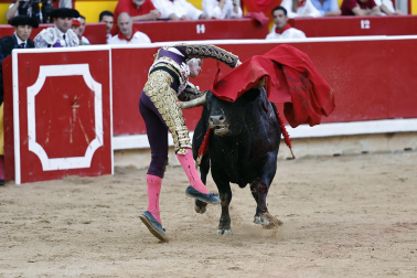 Fotos de la corrida de La Palmosilla, en la que se han cortado tres orejas y Borja Jiménez ha sufrido una cornada./