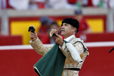 Fotos de la corrida de La Palmosilla, en la que se han cortado tres orejas y Borja Jiménez ha sufrido una cornada./