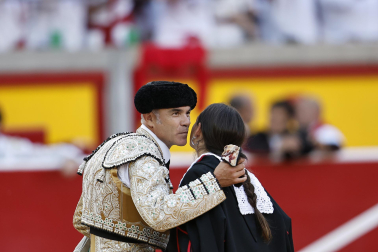Fotos de la corrida de La Palmosilla, en la que se han cortado tres orejas y Borja Jiménez ha sufrido una cornada./