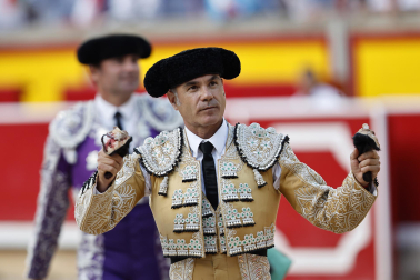 Fotos de la corrida de La Palmosilla, en la que se han cortado tres orejas y Borja Jiménez ha sufrido una cornada./