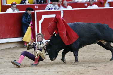 Fotos de la corrida de La Palmosilla, en la que se han cortado tres orejas y Borja Jiménez ha sufrido una cornada./