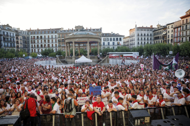 Cientos de personas secundan la convocatoria feminista contra una posible agresión sexual en Pamplona./