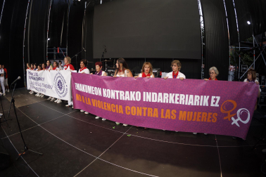 Cientos de personas secundan la convocatoria feminista contra una posible agresión sexual en Pamplona./