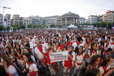 Cientos de personas secundan la convocatoria feminista contra una posible agresión sexual en Pamplona./
