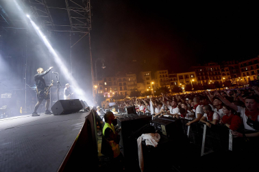 Concierto de Dinamita y Chill Mafia en la Plaza del Castillo la noche del 7 de julio