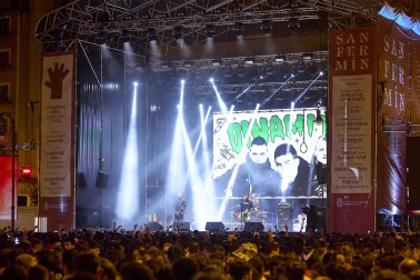 Concierto de Dinamita y Chill Mafia en la Plaza del Castillo la noche del 7 de julio
