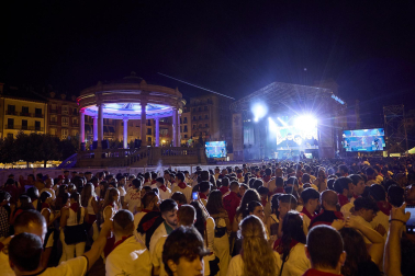 Concierto de Dinamita y Chill Mafia en la Plaza del Castillo la noche del 7 de julio