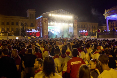 Concierto de Dinamita y Chill Mafia en la Plaza del Castillo la noche del 7 de julio