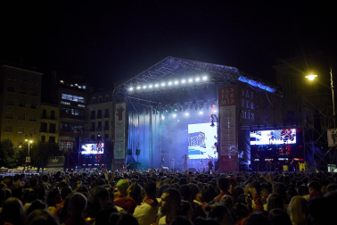 Concierto de Dinamita y Chill Mafia en la Plaza del Castillo la noche del 7 de julio