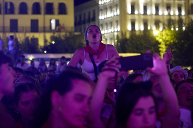 Actuación del grupo vasco Zetak la noche del 8 de julio de 2024 en la Plaza del Castillo durante SanFermies