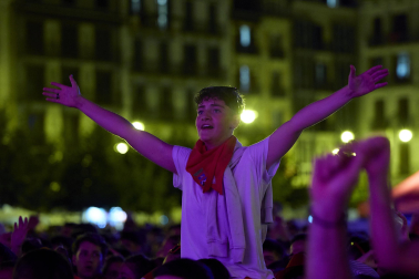 Actuación del grupo vasco Zetak la noche del 8 de julio de 2024 en la Plaza del Castillo durante SanFermies