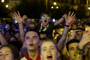 Actuación del grupo vasco Zetak la noche del 8 de julio de 2024 en la Plaza del Castillo durante SanFermies