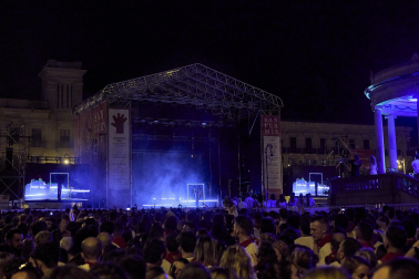 Actuación del grupo vasco Zetak la noche del 8 de julio de 2024 en la Plaza del Castillo durante SanFermies