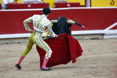 Fotos de la corrida de toros de Victoriano del Río en la Feria de San Fermín 2024.