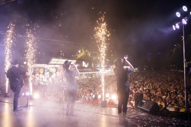 Fotos del concierto de Puro Relajo en Antoniutti en San Fermín.