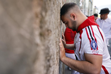Fotos de los mozos en los minutos previos al comienzo del cuarto encierro de los Sanfermines 2024.