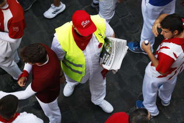 Fotos de los mozos en los minutos previos al comienzo del cuarto encierro de los Sanfermines 2024.