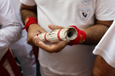 Fotos de los mozos en los minutos previos al comienzo del cuarto encierro de los Sanfermines 2024.