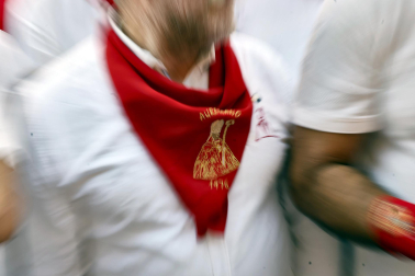 Fotos de los mozos en los minutos previos al comienzo del cuarto encierro de los Sanfermines 2024.