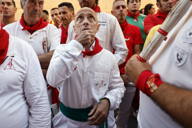 Fotos de los mozos en los minutos previos al comienzo del cuarto encierro de los Sanfermines 2024.