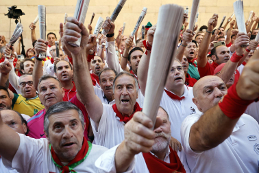 Fotos de los mozos en los minutos previos al comienzo del cuarto encierro de los Sanfermines 2024.