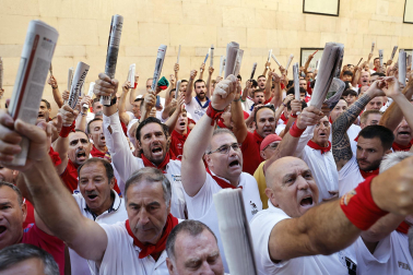 Fotos de los mozos en los minutos previos al comienzo del cuarto encierro de los Sanfermines 2024.