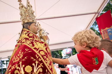 Fotos de la ofrenda floral a San Fermín en los Sanfermines de 2024.