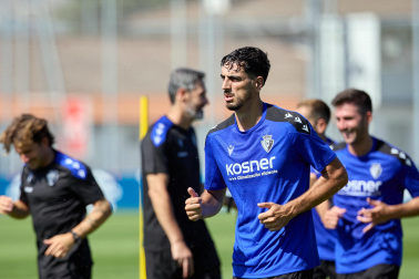 Fotos del primer entrenamiento de Osasuna en Tajonar, este miércoles 10 de julio.