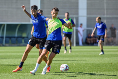 Fotos del primer entrenamiento de Osasuna en Tajonar, este miércoles 10 de julio.