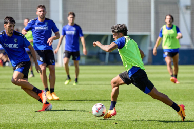 Fotos del primer entrenamiento de Osasuna en Tajonar, este miércoles 10 de julio.