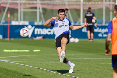 Fotos del primer entrenamiento de Osasuna en Tajonar, este miércoles 10 de julio.