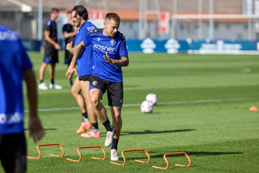 Fotos del primer entrenamiento de Osasuna en Tajonar, este miércoles 10 de julio.