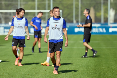 Fotos del primer entrenamiento de Osasuna en Tajonar, este miércoles 10 de julio.
