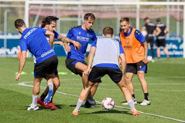 Fotos del primer entrenamiento de Osasuna en Tajonar, este miércoles 10 de julio.