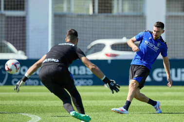 Fotos del primer entrenamiento de Osasuna en Tajonar, este miércoles 10 de julio.