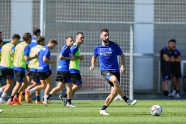 Fotos del primer entrenamiento de Osasuna en Tajonar, este miércoles 10 de julio.