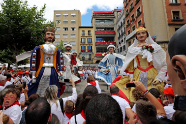 Fotos de Gigantes y Cabezudos en San Fermín 2024./