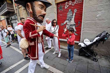 Fotos de Gigantes y Cabezudos en San Fermín 2024./