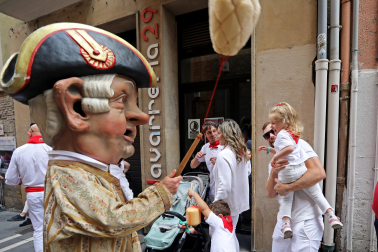 Fotos de Gigantes y Cabezudos en San Fermín 2024./