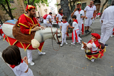 Fotos de Gigantes y Cabezudos en San Fermín 2024./
