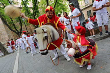 Fotos de Gigantes y Cabezudos en San Fermín 2024./