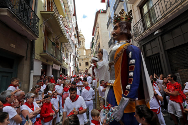Fotos de Gigantes y Cabezudos en San Fermín 2024./