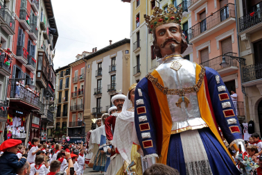 Fotos de Gigantes y Cabezudos en San Fermín 2024./