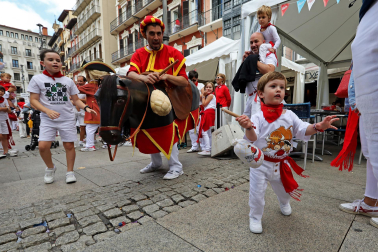 Fotos de Gigantes y Cabezudos en San Fermín 2024./