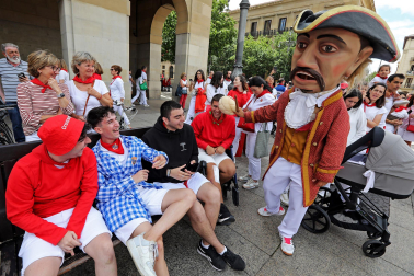 Fotos de Gigantes y Cabezudos en San Fermín 2024./