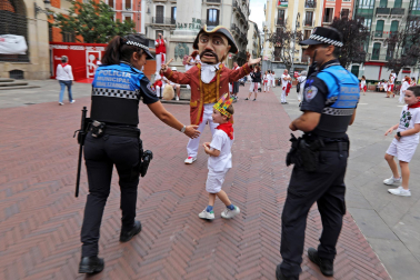Fotos de Gigantes y Cabezudos en San Fermín 2024./