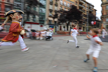 Fotos de Gigantes y Cabezudos en San Fermín 2024./