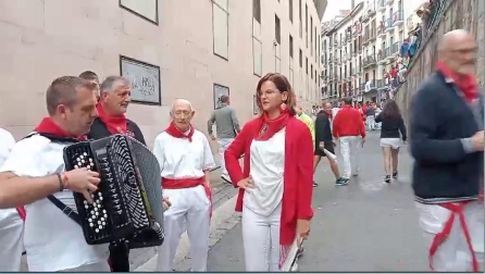 Marian Altés cantó este 13 de julio acompañada con el acordeón Iñaki Reta, de la Escuela de Jotas Irabia